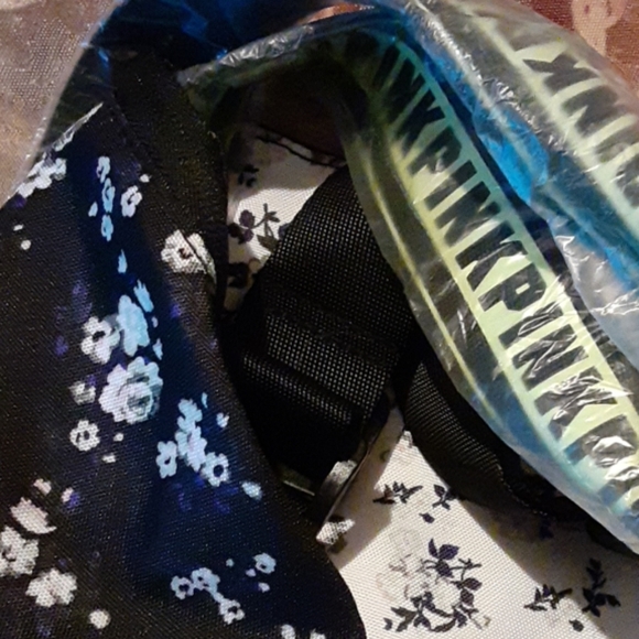 VS Pink weekender bag - Picture 3 of 4